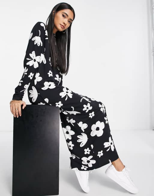 ASOS DESIGN Robe t shirt longue a imprime floral Noir et blanc