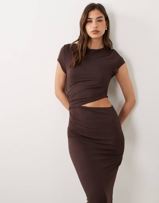 ASOS DESIGN - Robe t-shirt longue effet rétréci à découpe - Marron, 2 de 4
