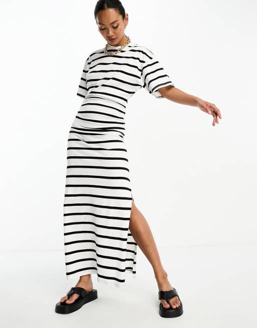 ASOS DESIGN - Robe t-shirt mi-longue à rayures avec col ras de cou et côtés froncés