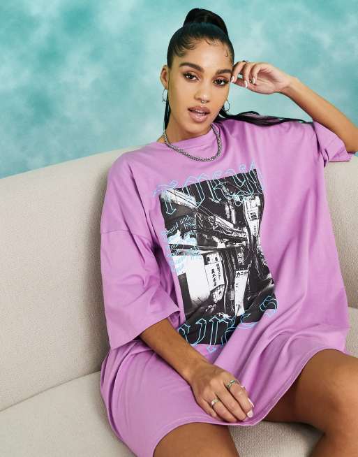 ASOS DESIGN Robe t shirt oversize avec slogan Tokyo Vibes Violet