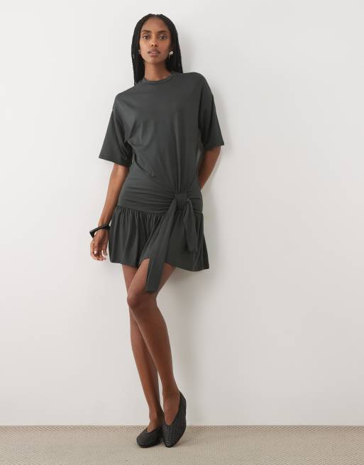 ASOS DESIGN - Robe t-shirt style paréo avec ourlet volanté - Kaki, 2 de 4