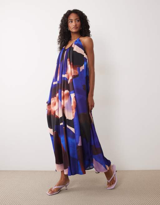  ASOS DESIGN - Robe trapèze longue à imprimé abstrait et encolure dégagée avec ourlet évasé et perles au dos - Bleu, 2 de 4