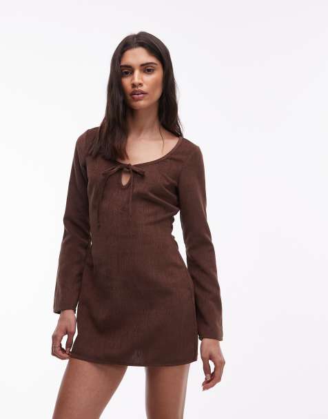 ASOS DESIGN - Robe virevoltante en velours côtelé à manches longues et encolure dégagée - Chocolat - view 1