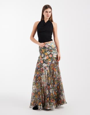 ASOS DESIGN - Rock aus Satin und Chiffon mit Schwalbenschwanzsaum und Blumenmuster-Bunt