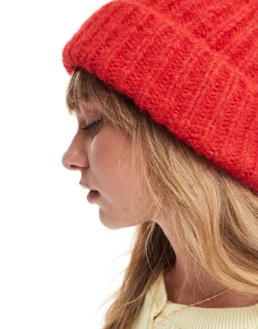 ASOS DESIGN – Röd, grov, fluffig mössa med dubbel uppvikning, 2 av 4