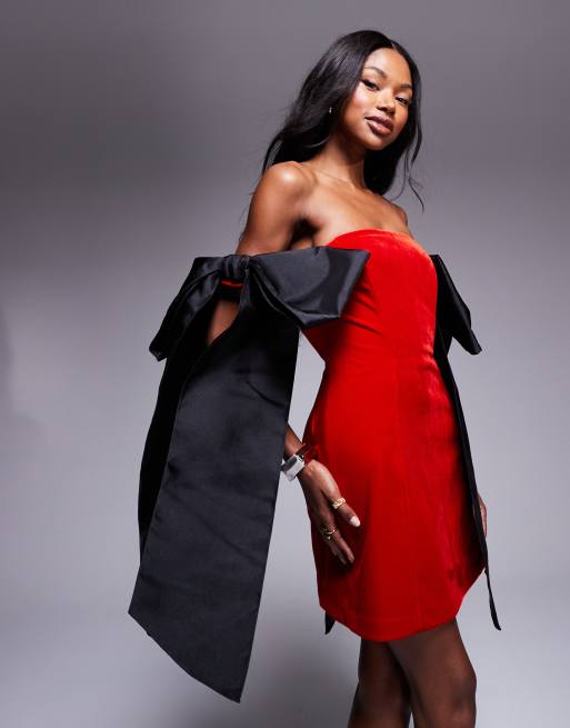 ASOS DESIGN – Röd miniklänning i sammet med stora satinrosetter, 2 av 4