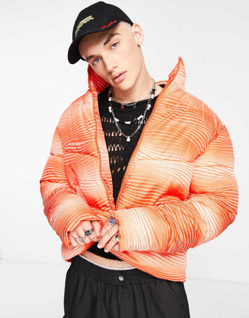 ASOS DESIGN – Röd och vit, förvridet mönstrad pufferjacka