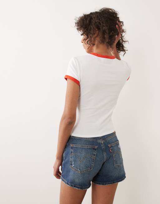 ASOS DESIGN – Röd och vit, kort t-shirt med rund halsringning och biltryck, 3 av 4