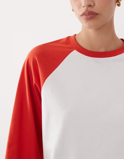 ASOS DESIGN – Röd och vit t-shirt i oversize med kontrasterande raglan-ärmar, 3 av 4