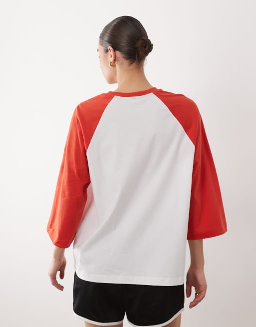 ASOS DESIGN – Röd och vit t-shirt i oversize med kontrasterande raglan-ärmar, 4 av 4
