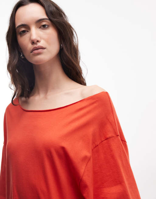 ASOS DESIGN – Röd, slouchy t-shirt i oversized fit med bar axel, 3 av 4