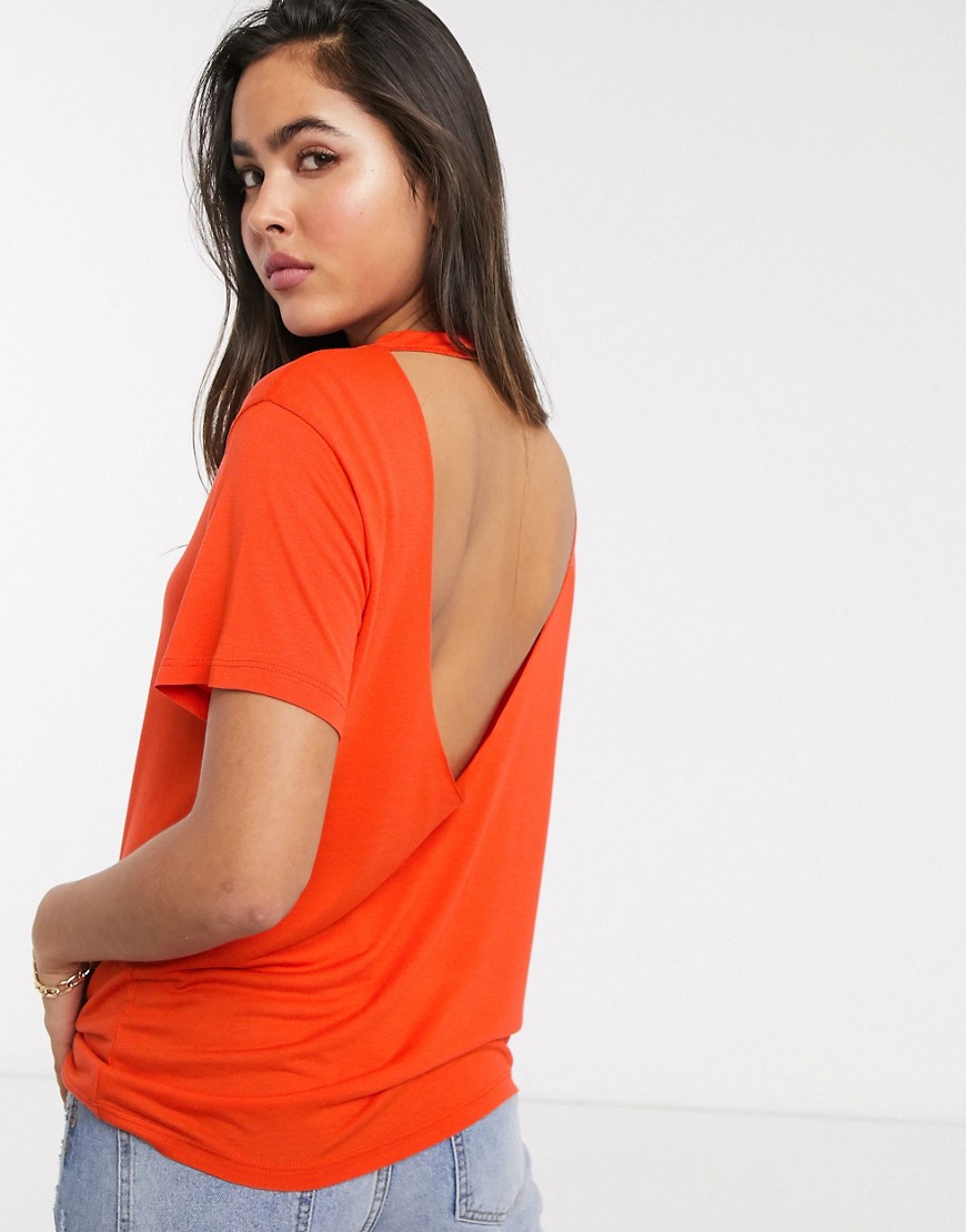 ASOS DESIGN – Röd t-shirt med bar rygg