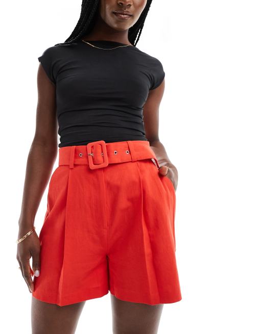 ASOS DESIGN – Röda, figursydda linneshorts med skärp 