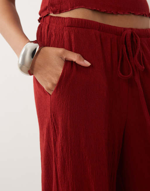 ASOS DESIGN – Röda, krinklade byxor med vida ben och dragsko, del av set, 4 av 5