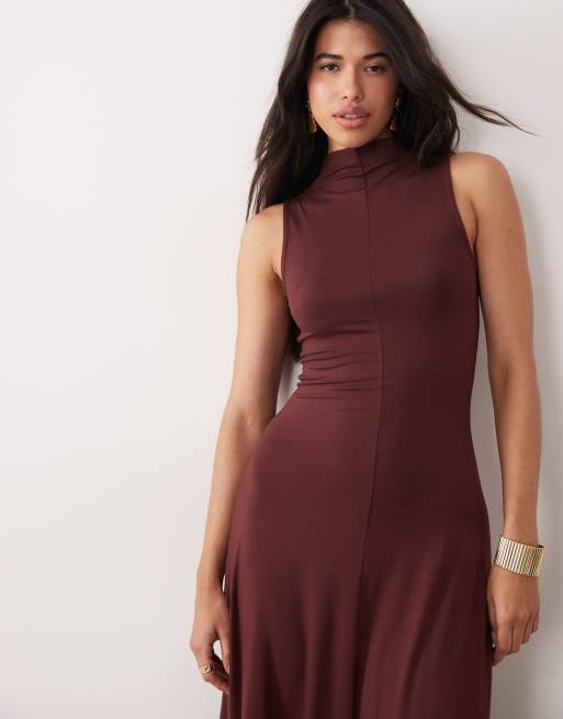 ASOS DESIGN – Rödbrun maxiklänning med hög krage, 2 av 4