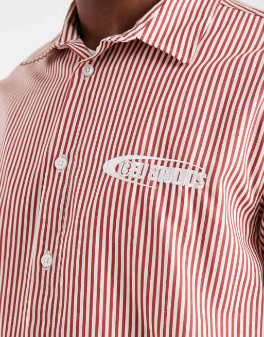 ASOS DESIGN – Rödrandig skjorta i regular fit med broderi på bröstet, 5 av 5