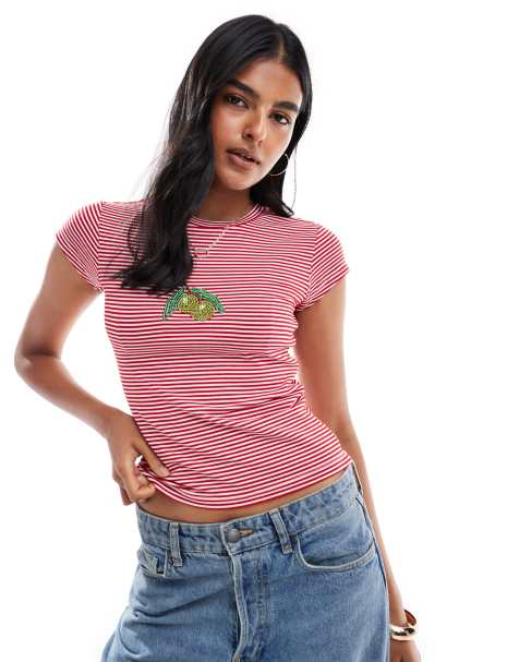 ASOS DESIGN – Rödrandig t-shirt i liten design med pärldekorerat olivmotiv - view 1