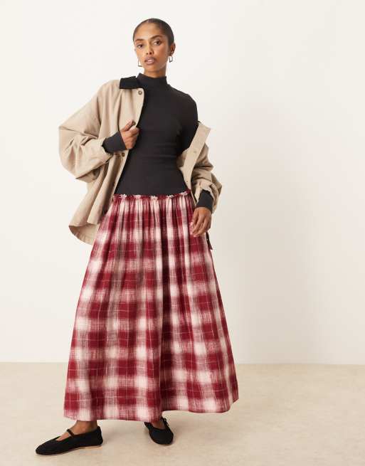 ASOS DESIGN – Rödrutig maxiklänning i hybridstil med hög krage och långa ärmar, 3 av 4
