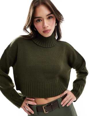 ASOS DESIGN - Rollkragenpullover in Khaki mit kurzem Schnitt-Grün