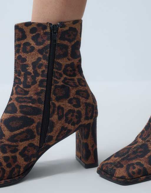 ASOS DESIGN Romeo enkellaarzen met hak en vierkante neus in luipaardprint, 3 van 5