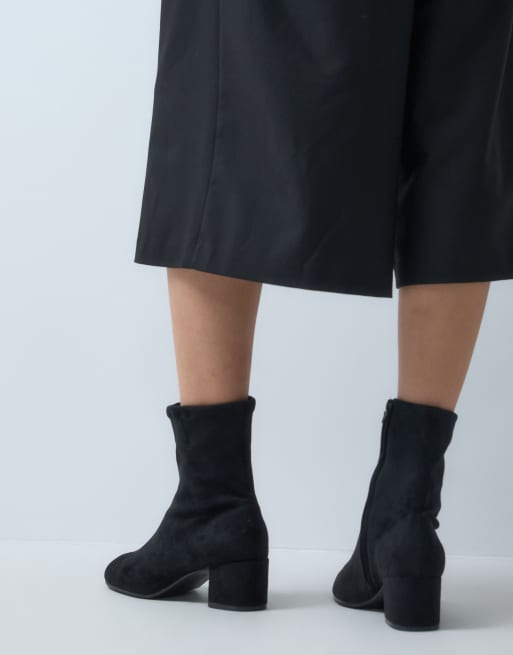 ASOS DESIGN Ronan botki na obcasie klockowym w czarnym zamszu syntetycznym, 5 z 6