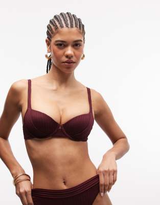 ASOS DESIGN - Rory Sintra - Wattiertes Push-up-Bikinioberteil in Beerenrot mit geteiltem Ripp-Design und Bügel