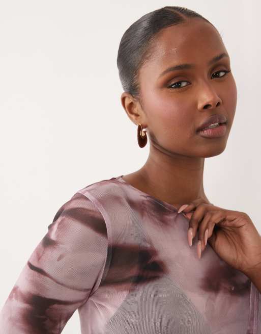ASOS DESIGN – Rosa, abstrakt mönstrad topp i skir mesh med utsvängda, långa ärmar, 3 av 4