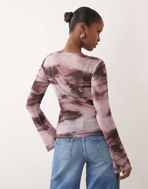ASOS DESIGN – Rosa, abstrakt mönstrad topp i skir mesh med utsvängda, långa ärmar, 4 av 4