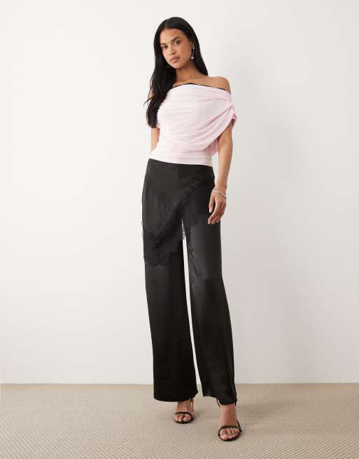 ASOS DESIGN – Rosa, åtsmitande topp med enaxlad design och spetskant, 2 av 4