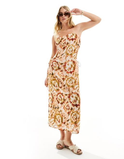 ASOS DESIGN – Rosa, batikfärgad sommarklänning i midilängd med rynkning, utskurna detaljer och bandeau-ringning i linne