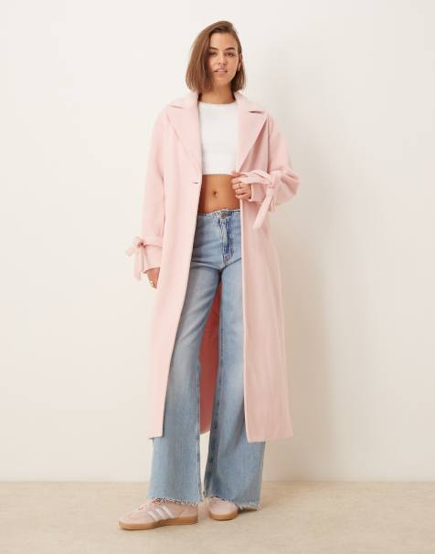 ASOS DESIGN – Rosa, exklusiv, formell kappa i maxilängd med rosett på ärmen - view 1