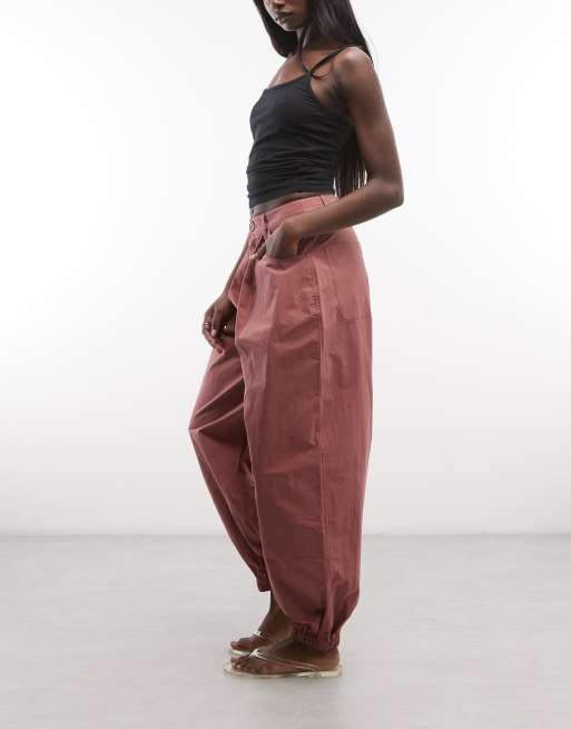 ASOS DESIGN – Rosa, figursydda byxor med ballongben, 2 av 5