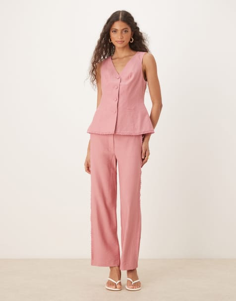 ASOS DESIGN – Rosa, figursytt set med spetsinfällningar och spetskanter med byxor med barrelben och kostymväst - view 1