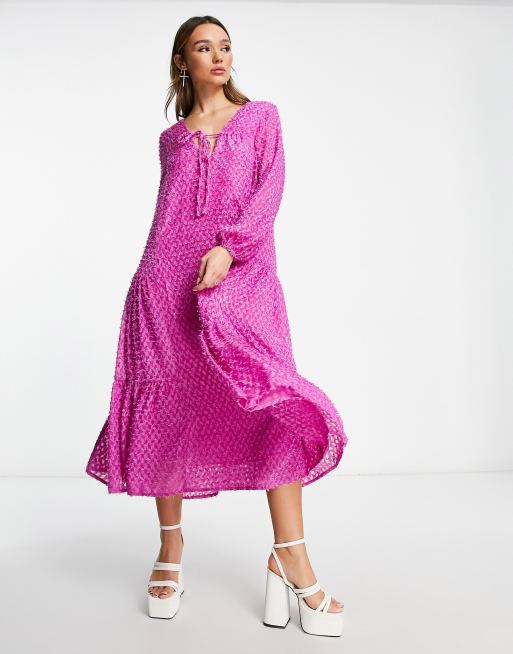 ASOS DESIGN – Rosa fluffigt texturerad maxi-trapetsklänning i 70-talsstil med långa ärmar