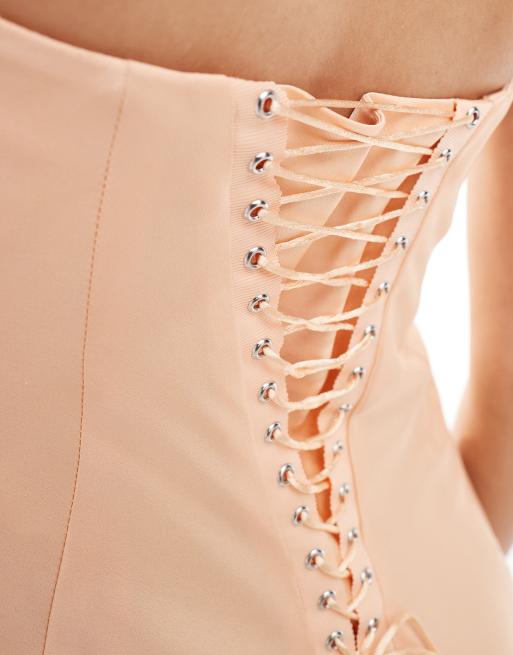 ASOS DESIGN – Rosa midiklänning i satin och bandeaustil med formad ringning, 2 av 4