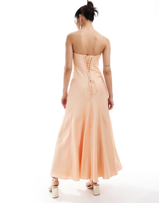 ASOS DESIGN – Rosa midiklänning i satin och bandeaustil med formad ringning, 3 av 4