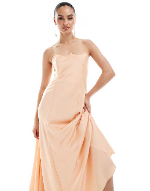 ASOS DESIGN – Rosa midiklänning i satin och bandeaustil med formad ringning, 4 av 4