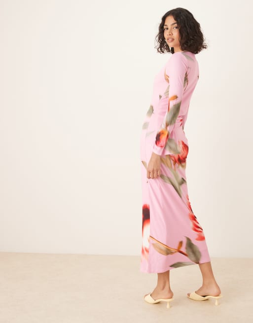 ASOS DESIGN – Rosa midiklänning med långa, utsvängda ärmar och rostryck, 3 av 4
