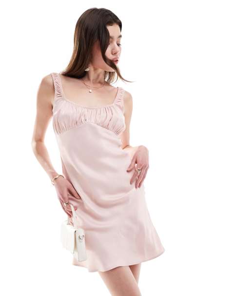 ASOS DESIGN – Rosa minilång slipklänning i satin med ryschad byst - view 1
