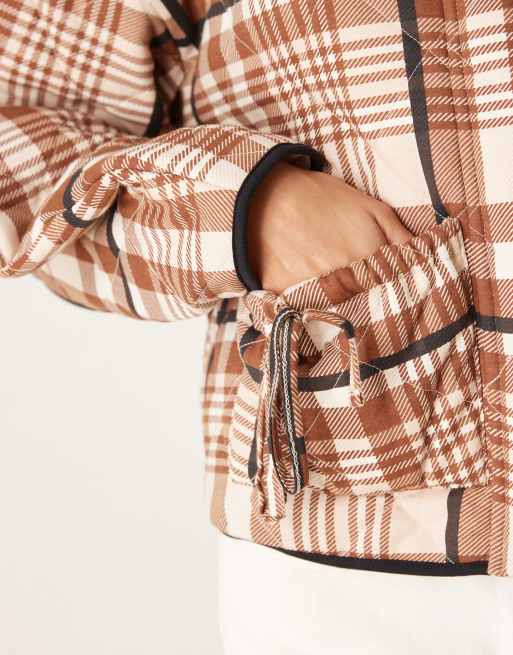ASOS DESIGN – Rosa och beigerutig, quiltad jacka med rosett på fickan, 2 av 4