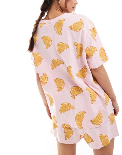 ASOS DESIGN – Rosa pyjamas i oversize med t-shirt och shorts med croissant-tryck, 4 av 4