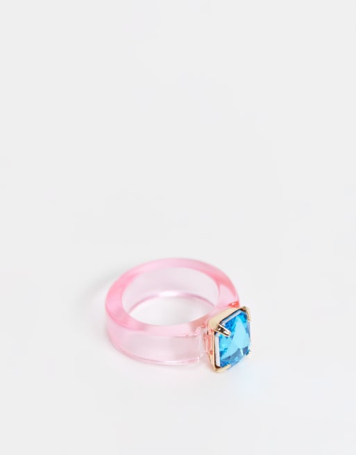 ASOS DESIGN – Rosa Ring aus Kunststoff mit blauem Zierstein