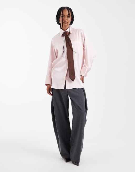 ASOS DESIGN – Rosa skjorta i oversize med rynkning och kontrastfärgad slips i satin, 2 av 4
