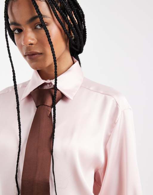 ASOS DESIGN – Rosa skjorta i oversize med rynkning och kontrastfärgad slips i satin, 3 av 4