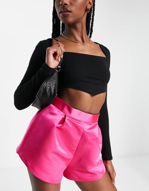 ASOS DESIGN – Rosa strukturerade shorts i satin med hög midja 