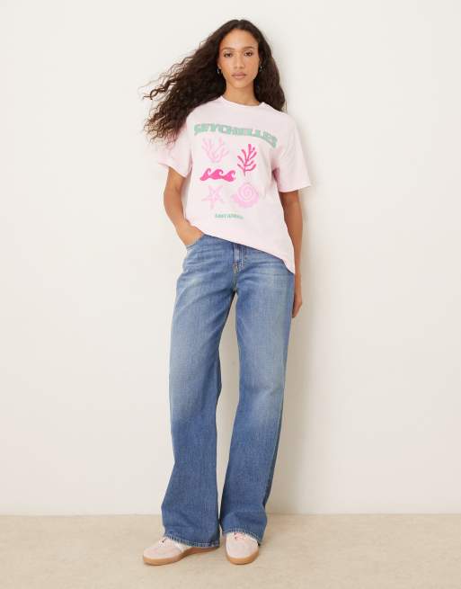 ASOS DESIGN – Rosa t-shirt i regular fit med Seychelles-broderi och snäcktryck, 2 av 4