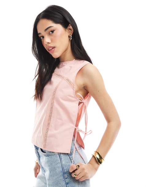 ASOS DESIGN – Rosa topp med spetspanel och knytning i sidan - view 1