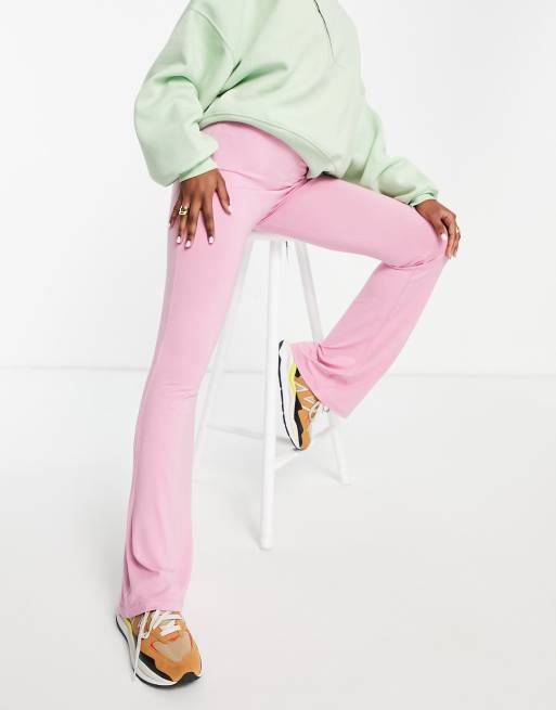 ASOS DESIGN – Rosa utsvängda byxor