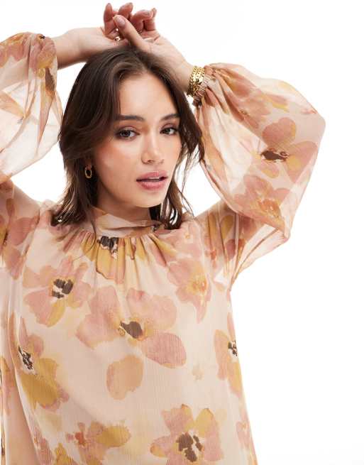 ASOS DESIGN – Rosablommig, smockad maxiklänning med rosettkrage, 2 av 4