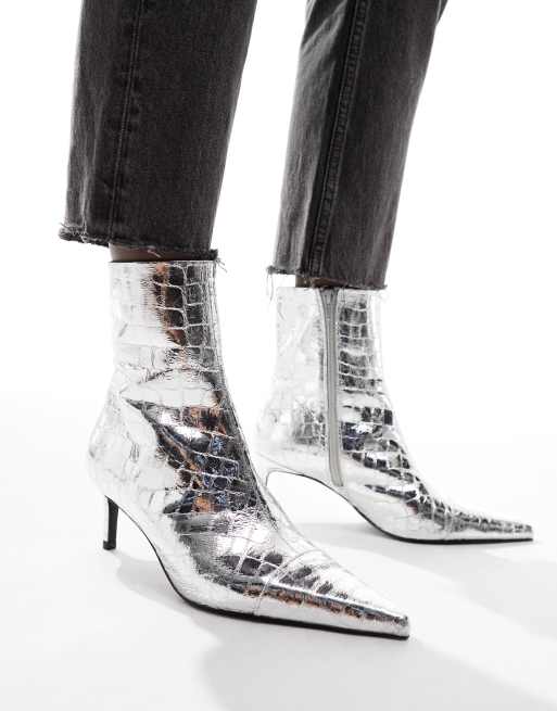 ASOS DESIGN Rosalie Stiefel in Silber mit mittelhohem Kitten Absatz